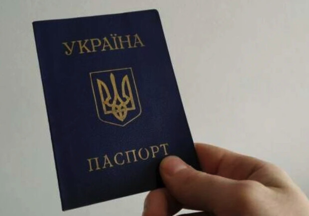 В Украине меняются сроки вклеивания фото в паспорт по достижению 25 и 45 лет -