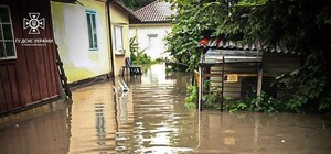 Дрогобич затопило: рятувальники ліквідовують наслідки негоди