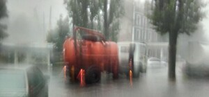 Из-за ливня в Одессе затопило ряд улиц и остановились трамваи