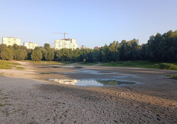 В Киеве застройщики уничтожают уникальное озеро - 