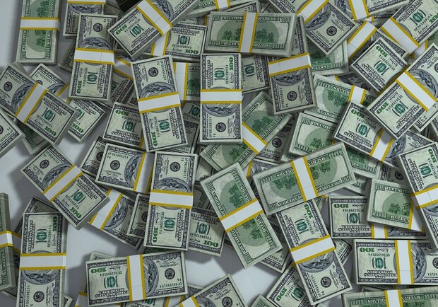 Курс валют в Украине 19 августа 2023: сколько стоит доллар и евро. 