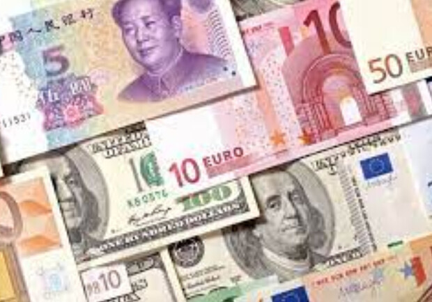 Курс валют в Україні 29 серпня 2023 року: скільки коштує долар і євро. 