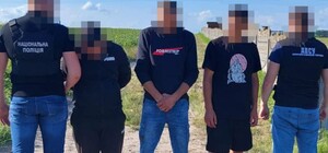 Херсонець у Львівській області за гроші переводив чоловіків через ліс в Польщу