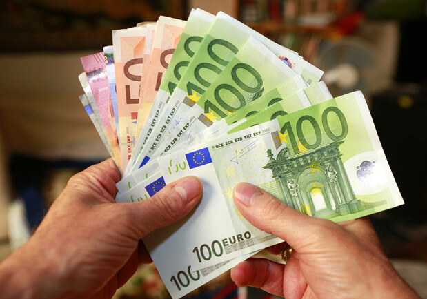 Курс валют в Україні 28 серпня 2023 року: скільки коштує долар і євро 