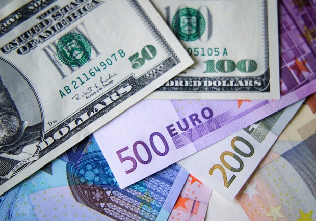 Курс валют в Україні: скільки коштує долар і євро - 