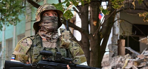 В Токмаке оккупанты заставляют людей отдавать им домашних животных и консервацию