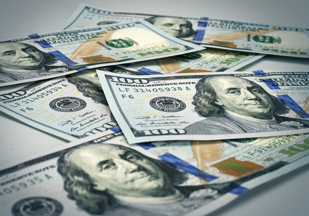 Курс валют в Україні: скільки коштує долар та євро - фото: Getty Images/ATU Images