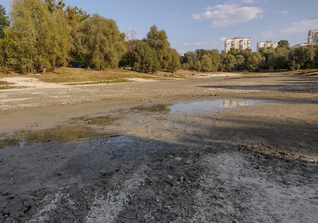 В Киеве полностью высохло озеро Синее - 