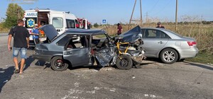 Під Запоріжжям зіткнулись чотири автомобілі: постраждала 23-річна дівчина