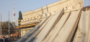 Мэр Киева прокомментировал обвал Дегтяровского моста