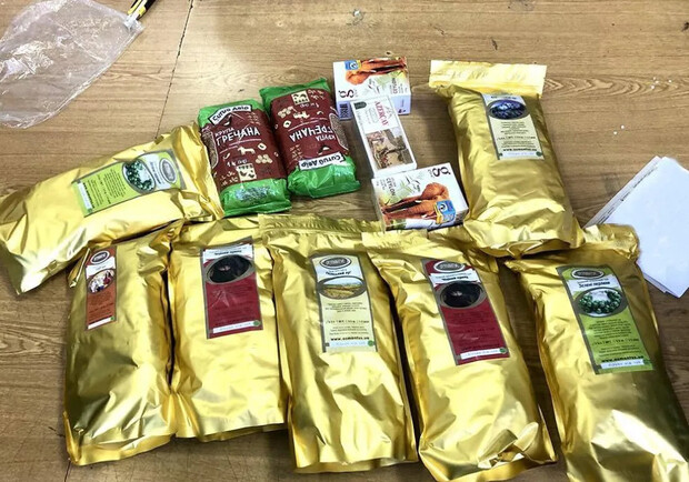 Житель Киева решил отправить посылкой в Таиланд 2 кг наркотиков. 
