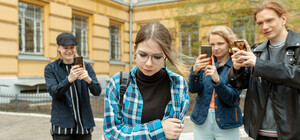 В Днепре подростки издевались над ровесницей