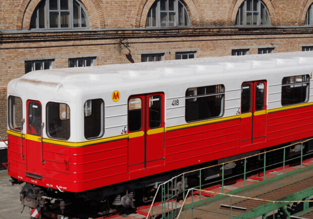 В Киев доставили из Варшавы уже почти все вагоны для метро - видео. 
