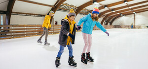 В Запорожье открылся каток: какие цены в 2023 году