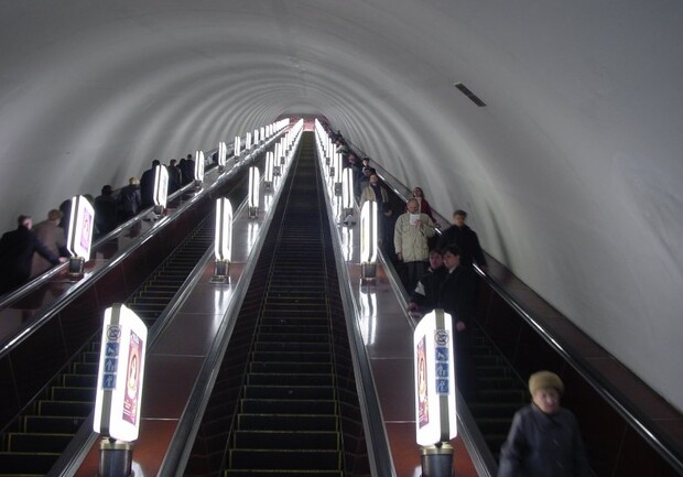 Що сталося із п'яним підлітком, який у метро Києва зупинив ескалатор. 