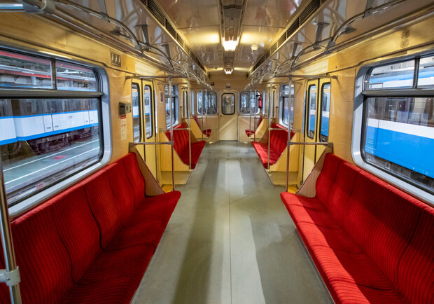 В метро Киева уже появились красные вагоны из Польши - фото. 