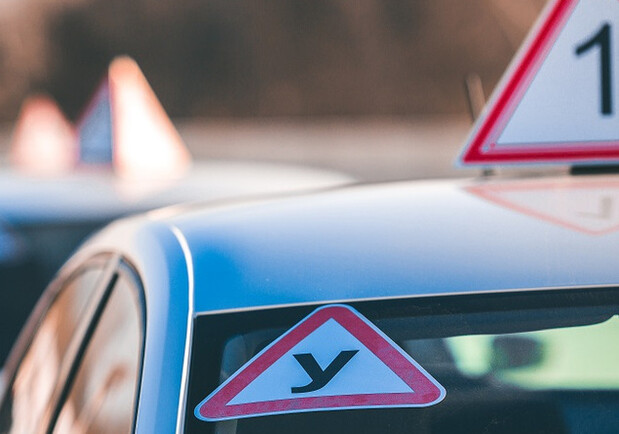 Зміни в ПДР: літери "У" на навчальних машинах більше не буде - 