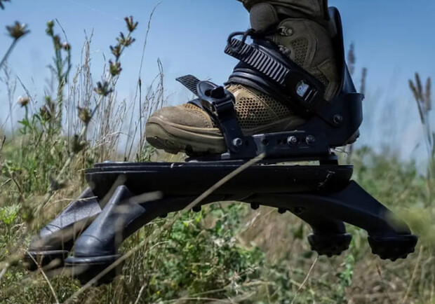 Київський школяр розробив винахід, який захистить ноги військових від мін. 