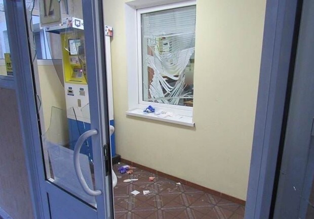 У Києві чоловік влаштував погром в приміщенні КП. 