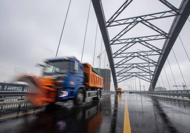 В Киеве открыли мост, который строили 30 лет. 