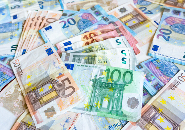 Курс валют в Украине 4 декабря 2023: сколько стоит доллар и евро 