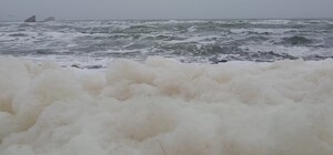 Капучино: одесское побережье укрыла удивительная пена