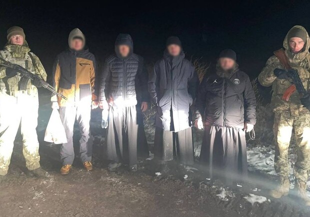 В Молдову в церковном наряде: на границе задержали экс-священника Киево-Печерской лавры и двух "ряженых". 