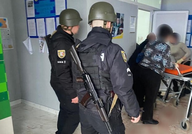 На Закарпатті депутат сільради підірвав гранати під час засідання: 26 постраждалих (відео). 