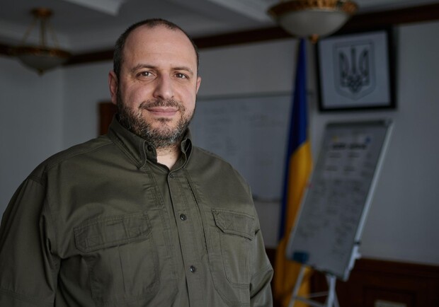 Українських чоловіків, які перебувають за кордоном хочуть призвати до ЗСУ. 