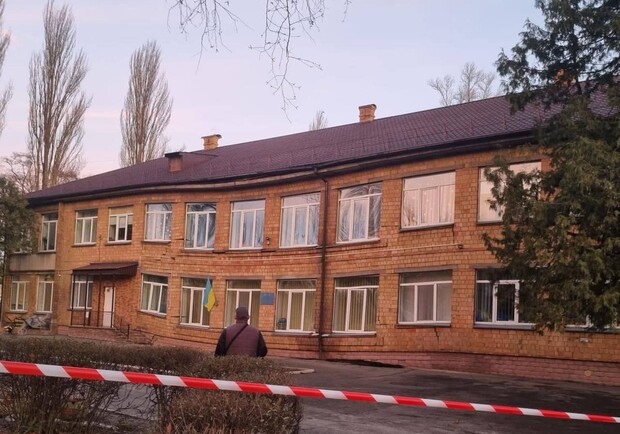 В Киеве произошла авария в детском саду: там во время строительства укрытия повредили стену. 