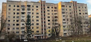 З'явилися фото з місця влучання російської ракети у Львові