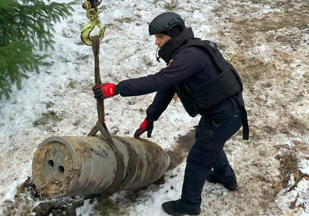 В Киеве саперы обезвредили боевую часть ракеты, которой РФ атаковала столицу 2 января - 