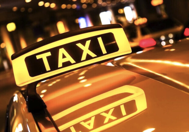 У Києві таксисту, який відмовився обслуговувати клієнтів українською, виписали штраф. 