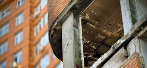 Дом на улице Средней, попавший под российский обстрел, может обрушиться