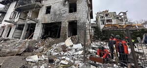 Коммунальщики второй день устраняют последствия ракетного удара по Харькову