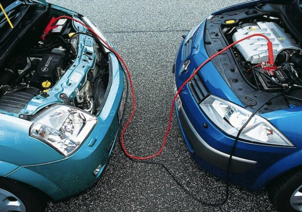 Сів акумулятор у машині: скільки коштує послуга "прикурити" у таксі. 