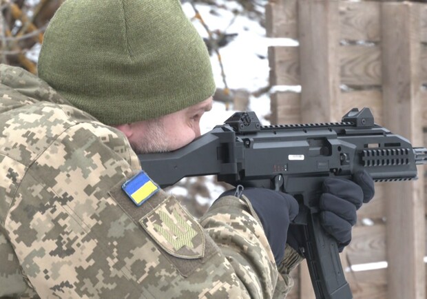 Cosmolot передал штурмовое оружие ВСУ на 6 млн грн.