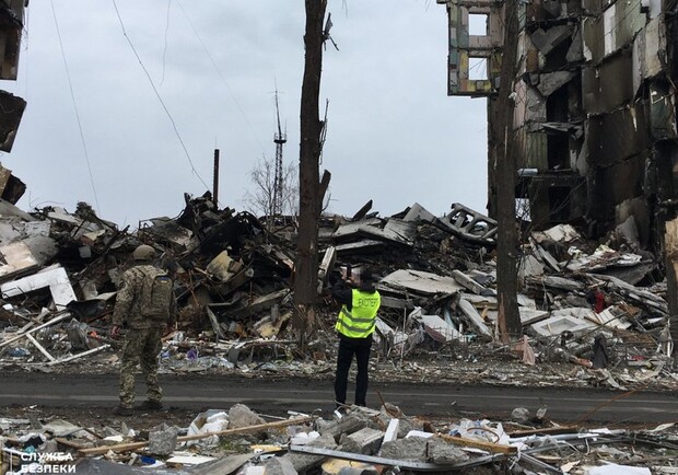 СБУ заочно объявили подозрение двум генералам РФ, командовавшим бомбардировками жилых массивов Киевской области. 