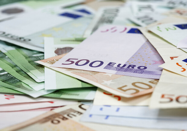 Курс валют в Україні 18 березня 2024 року: скільки коштує долар і євро. 