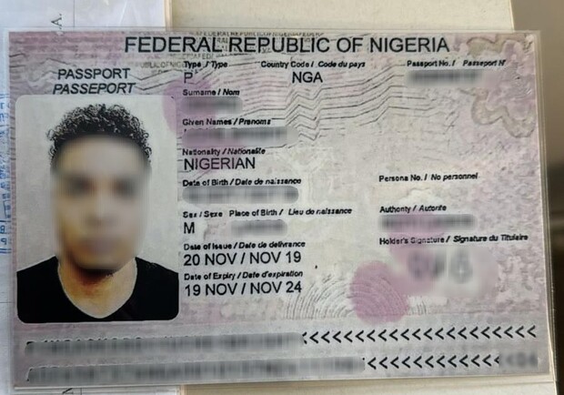 Киевлянин пытался выехать за границу под видом гражданина Нигерии. 