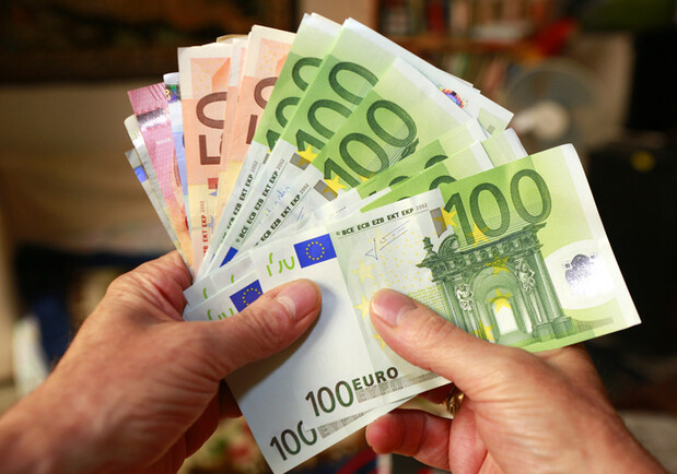 Курс валют в Україні 6 квітня 2024 року: скільки коштує долар і євро. 