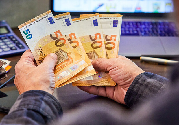 Курс валют в Украине 1 мая 2024: сколько стоит доллар и евро -