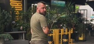 В Одесі відвідувач ветклініки обматерив лікаря-ветерана війни, який не зміг підвестися (відео, оновлено)