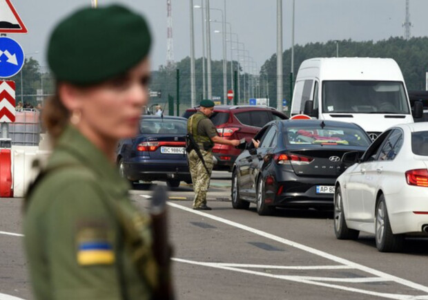 Отримай відповідь: чи можна виїхати за кордон, якщо є відстрочка від мобілізації. 