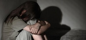 Обещал подвезти домой и угощал мороженым: в Одесской области мужчина изнасиловал 14-летнюю девочку