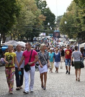 Концерт VOLKANOV та спектакль 