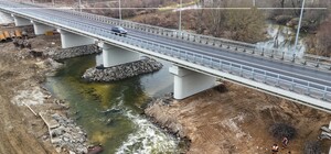 Под Киевом отстроили мост через реку Тетерев, разрушенный в 2022 году