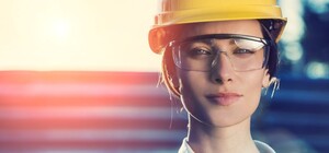 У Дніпрі триває набір жінок-переселенок до першого жіночого будівельного батальйону