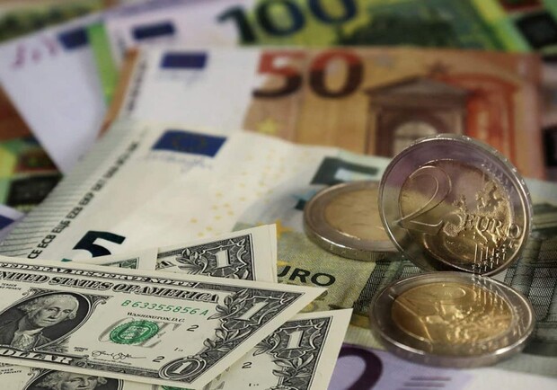 Курс валют в Україні 11 лютого 2025 року: скільки коштує долар і євро - фото
