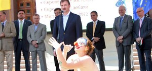 Чем жил Киев: голый цирк от FEMEN, суицидники-неудачники и феерическое возвращение алкоголя и сигарет в киевские киоски